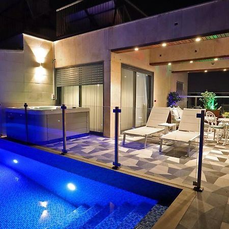 Luxury Rooftop Apartment In 内坦亚 外观 照片