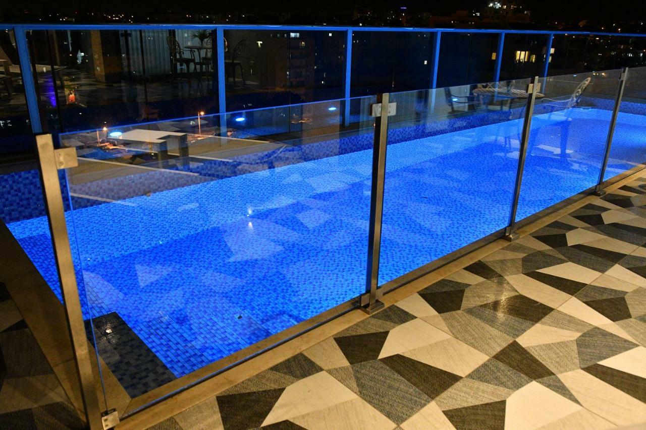 Luxury Rooftop Apartment In 内坦亚 外观 照片