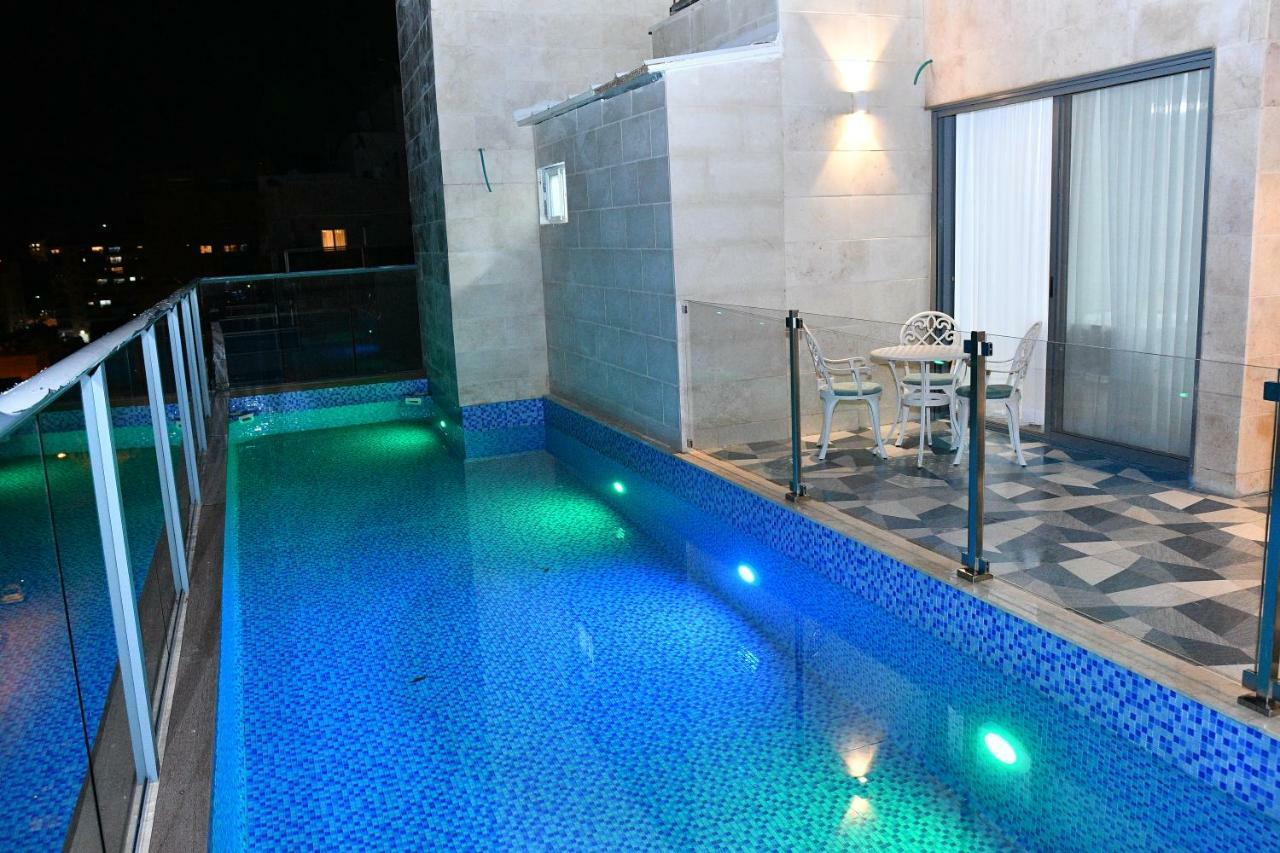 Luxury Rooftop Apartment In 内坦亚 外观 照片